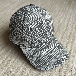 Lululemon Baller Hat Ball Cap Swerve Vapor Snake Print Running Style W9AO0S
